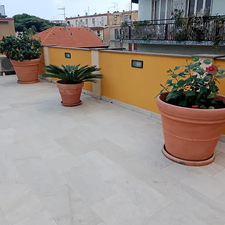 La Casa Gialla Laigueglia Exterior photo