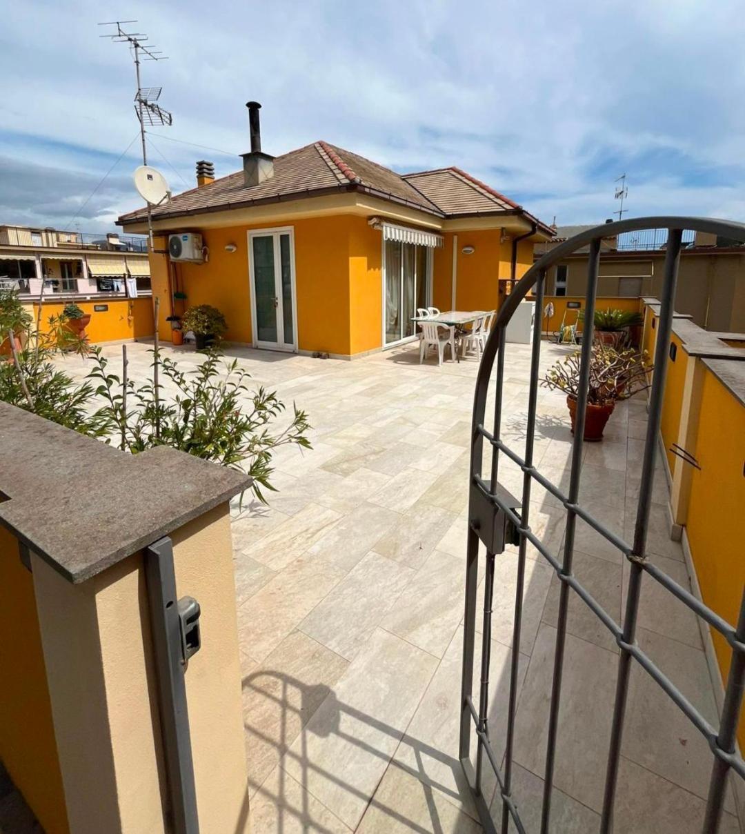 La Casa Gialla Apartment